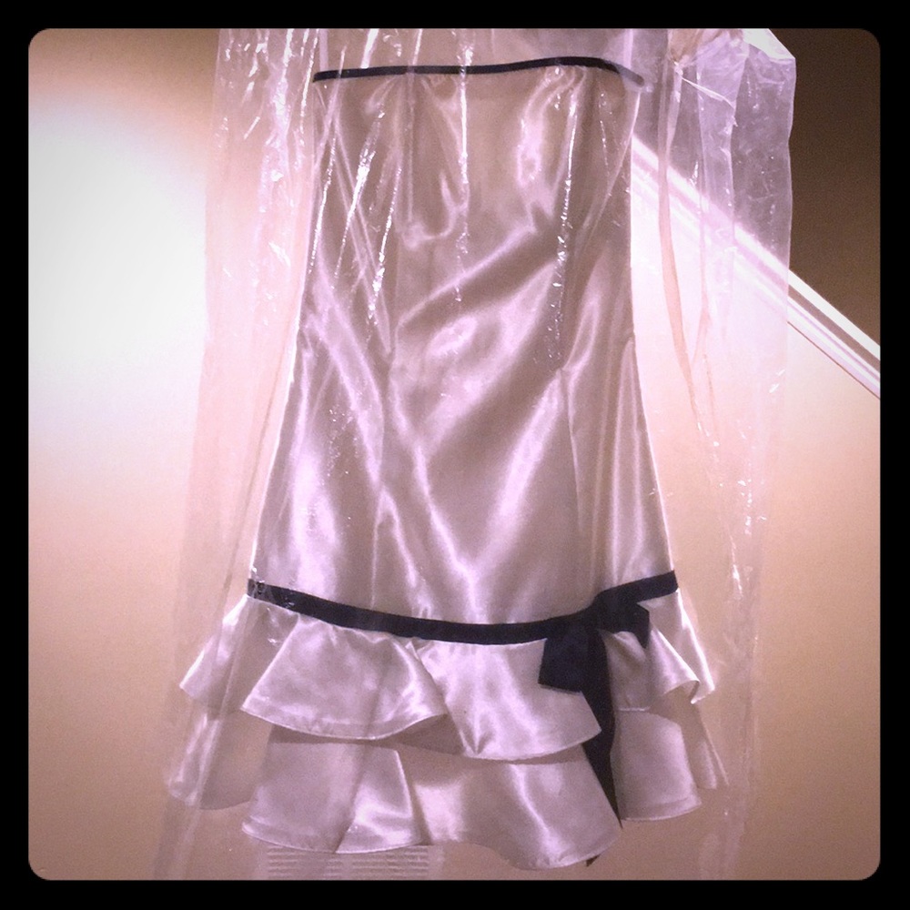 Black/white short dress